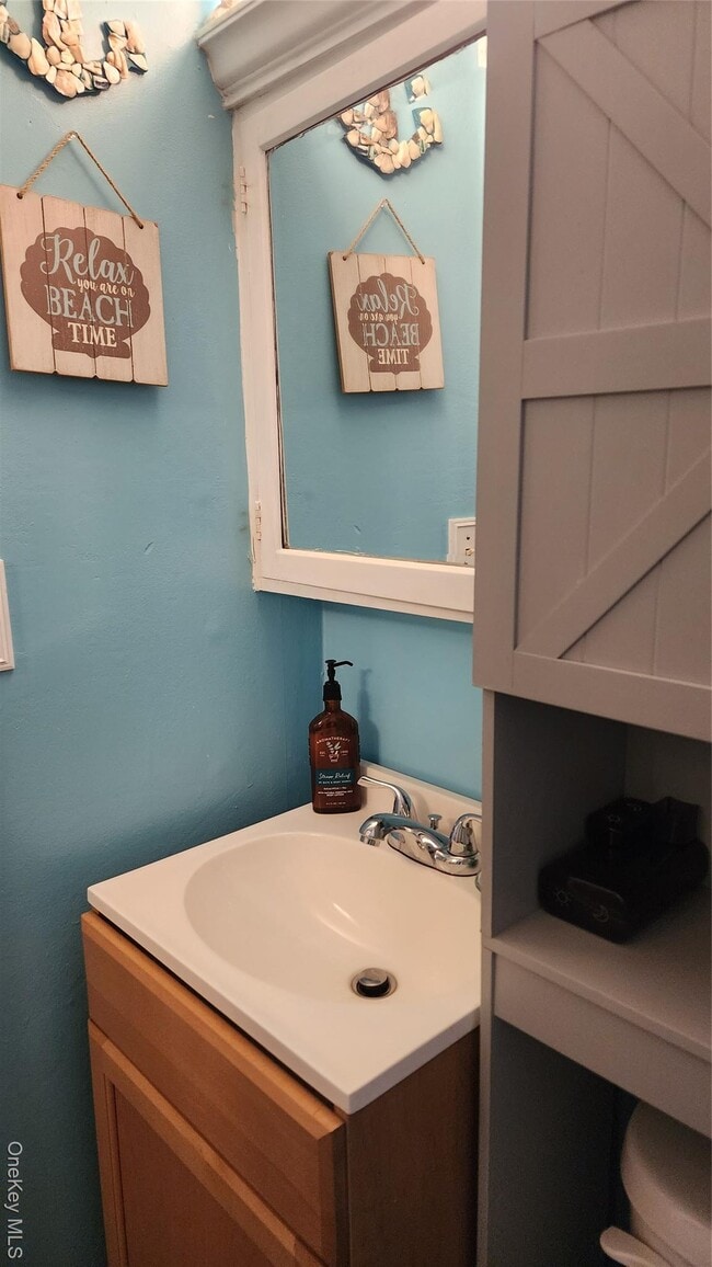 Building Photo - 193 Commack Rd