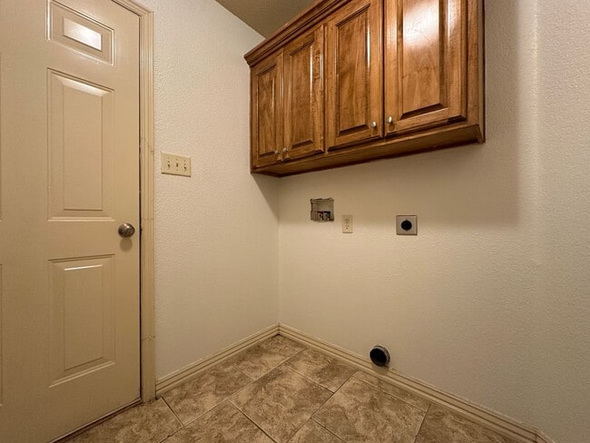 Building Photo - 612 Windbrook Ct