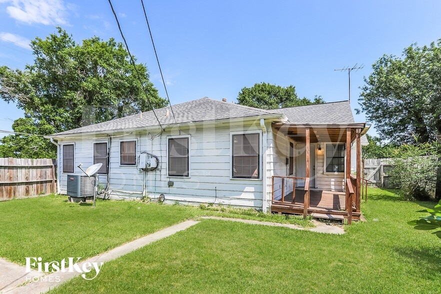 Building Photo - 1225 19th Ave N