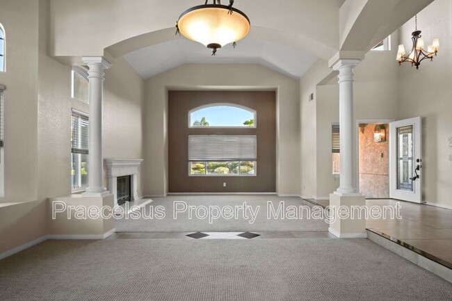 Building Photo - 500 Zinfandel Terrace