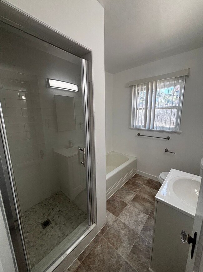 Building Photo - 3689 Moultrie Ave