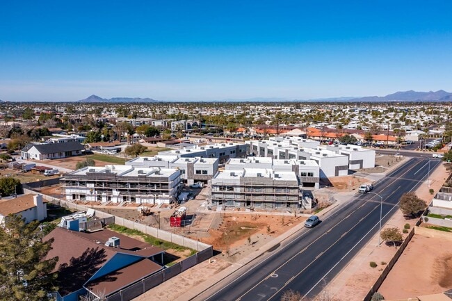 Building Photo - 432 S 32nd St