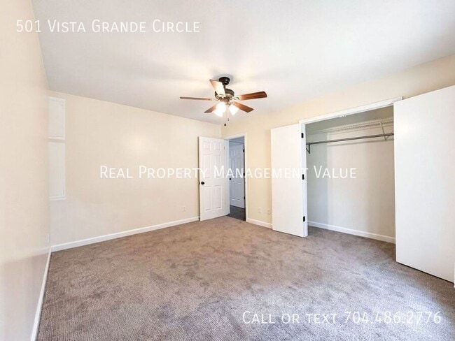 Building Photo - 501 Vista Grande Cir