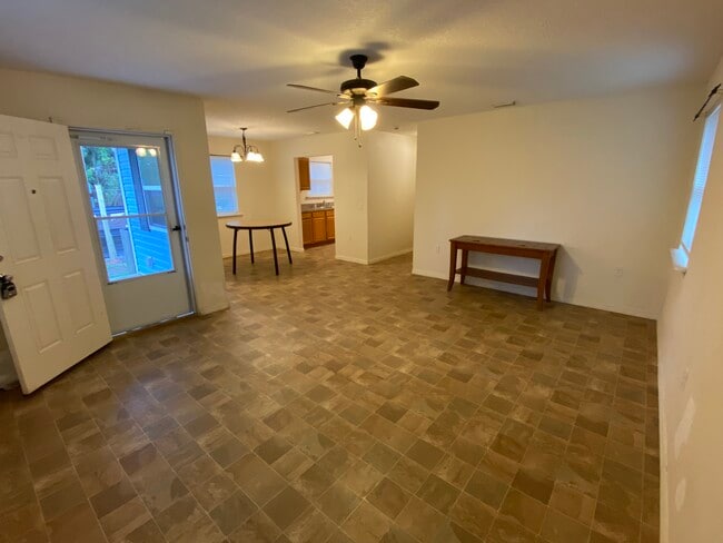 Building Photo - 154 Hurst St