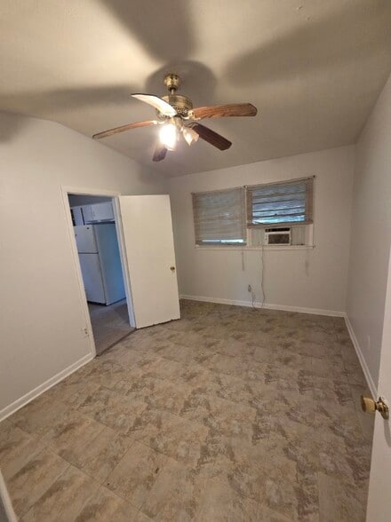 Building Photo - 2176 Lamore Dr