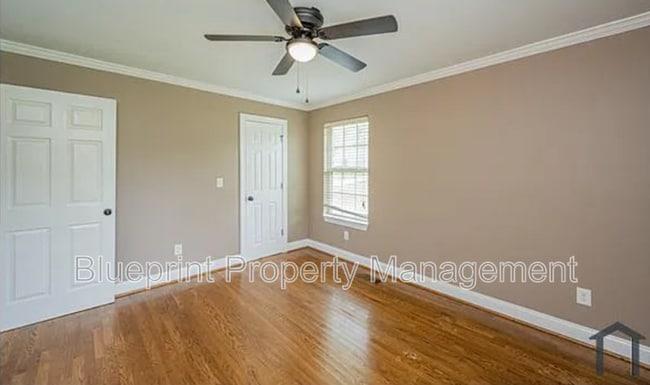 Building Photo - 616 Elm St SW