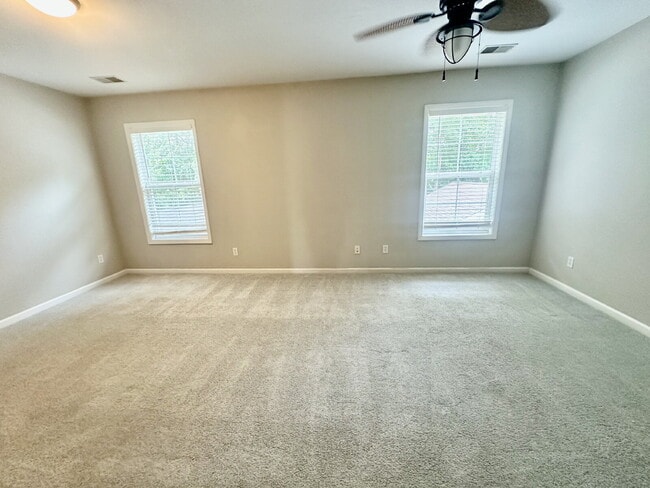 Building Photo - Spacious Townhome with a Private Courtyard in Westbury Park!