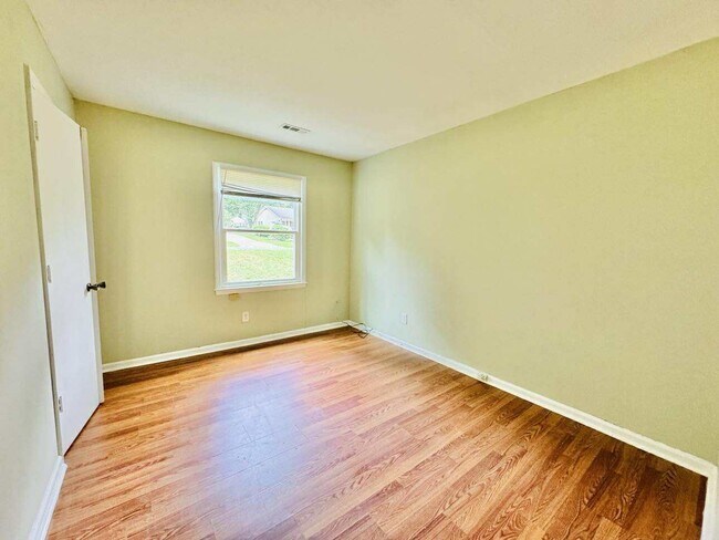 Building Photo - 4824 Farm Pond Ln