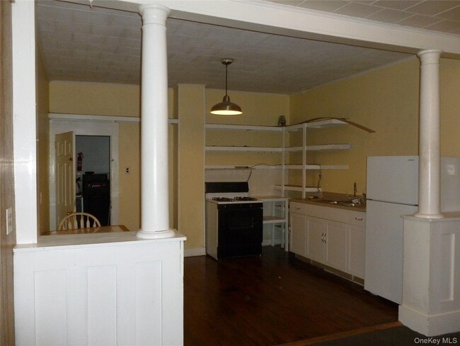 Building Photo - 19 Main St