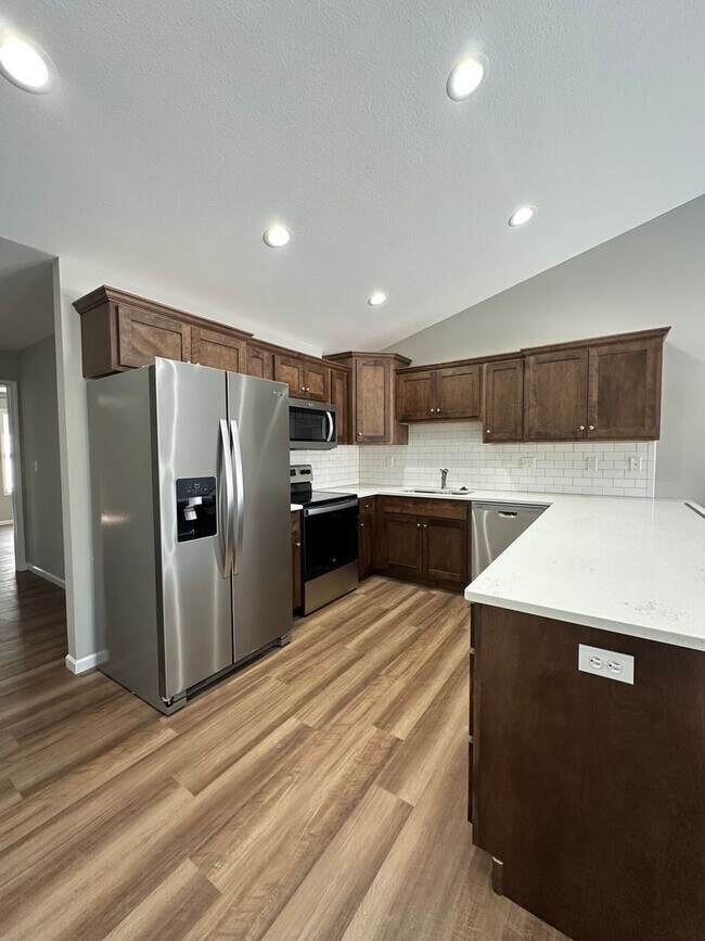 Building Photo - 1121-MF4-E