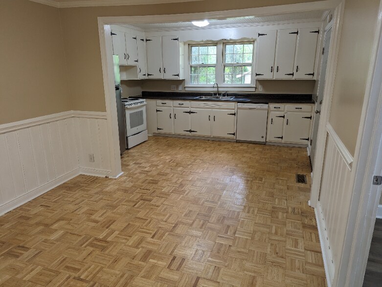 Building Photo - 828 Crescent Dr