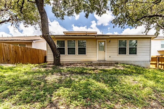 Building Photo - 802 Amber Knoll