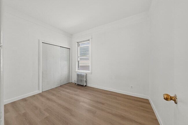 Building Photo - 73 Van Reypen St