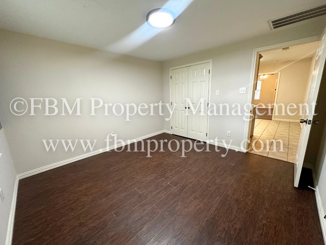 Building Photo - 1020 N Beaton St