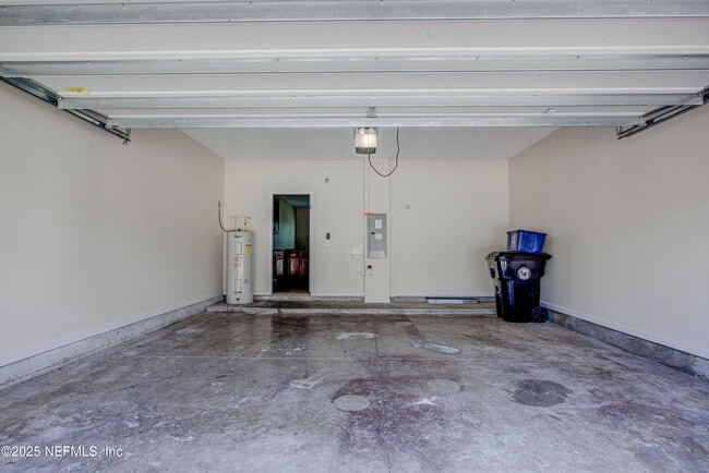 Building Photo - 417 Oasis Ln