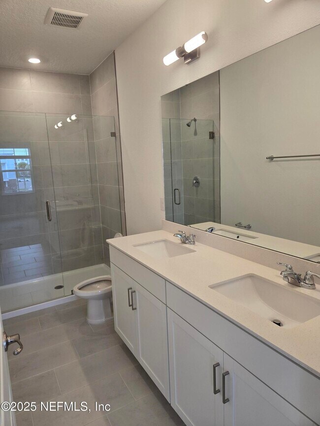 Building Photo - 207 Brandon Lks Dr