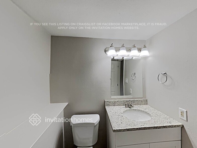 Building Photo - 12150 Bellaire St