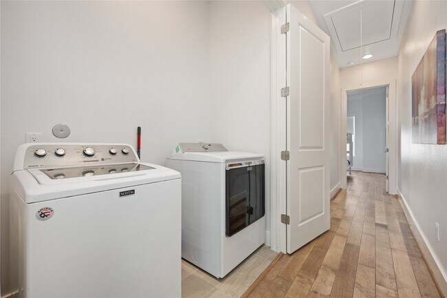 Building Photo - 5914 Val Verde St