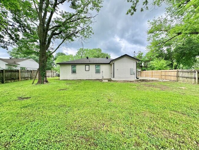 Building Photo - 4062 Alpine Ave
