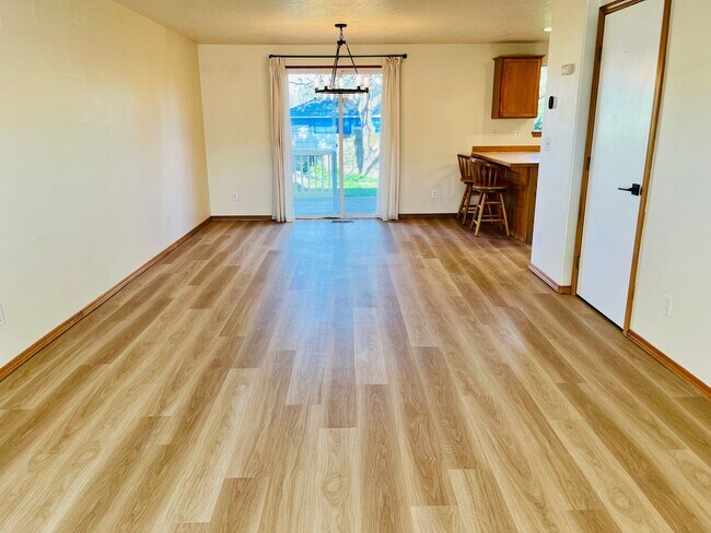 Building Photo - Charming 3-Bedroom/2.5-Bathroom House in the Cathedral Park Neighborhood of St. Johns