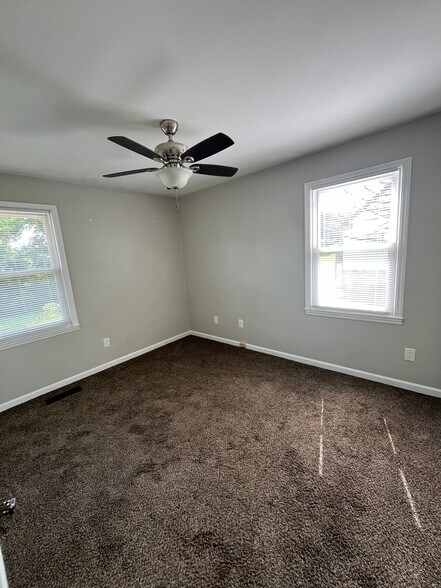 Building Photo - 1703 Mayflower Dr