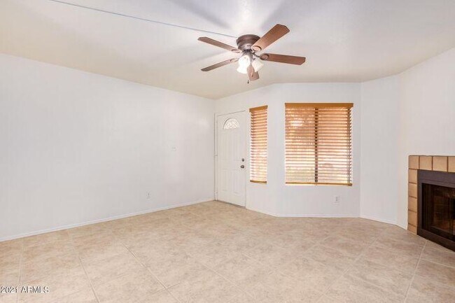 Building Photo - 1042 S Mariana St