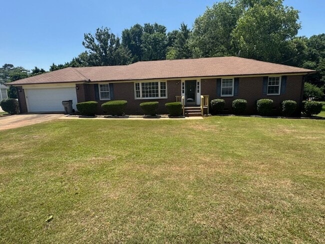 Primary Photo - 103 W Greenwich Cir