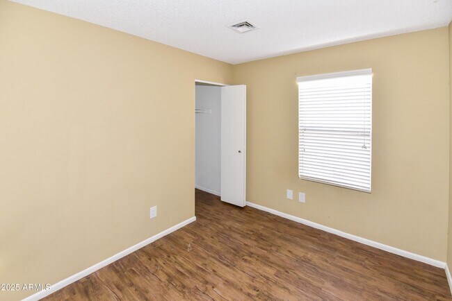 Building Photo - 3653 W Saragosa St