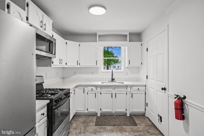 Building Photo - 109 6th Ave