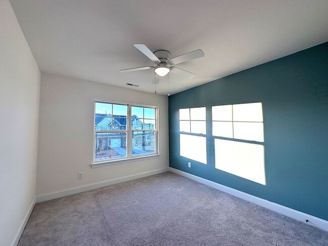 Building Photo - HARRISBURG TOWNHOME