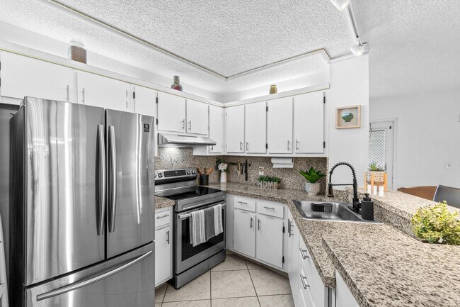 Building Photo - 7531 S Oriole Blvd