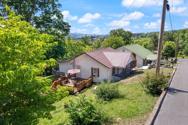 Building Photo - Three Bedroom Home Downtown Corbin, ¥KY