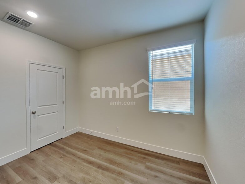 Building Photo - 494 Silverbell Fls Pl