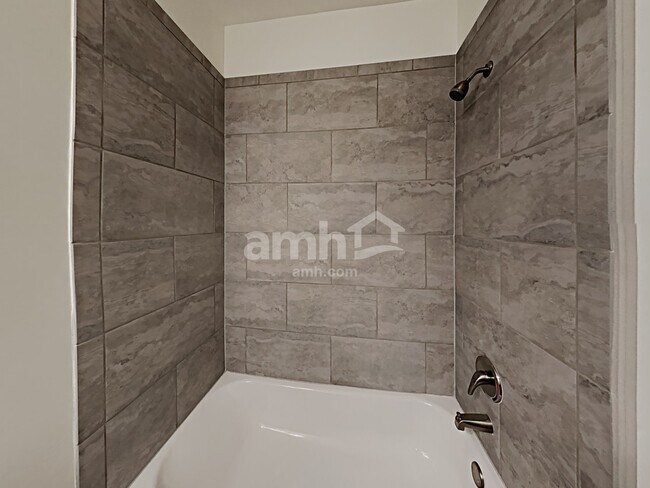 Building Photo - 2036 Farm Pond Wy