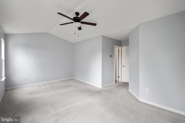 Building Photo - 73 Crickhollow Ct