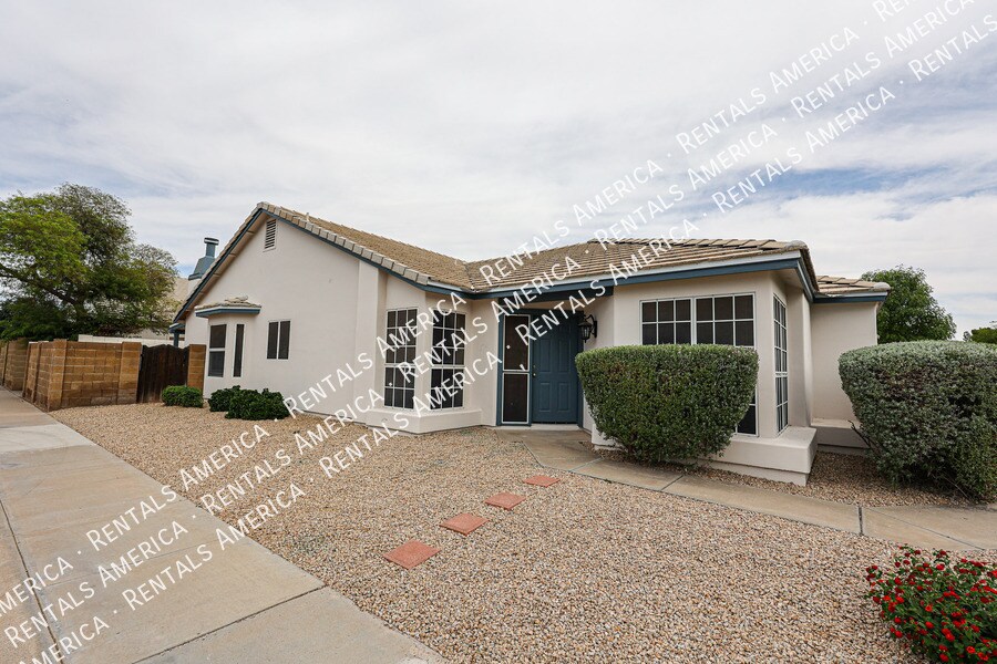 Building Photo - 15831 N 6th Ave
