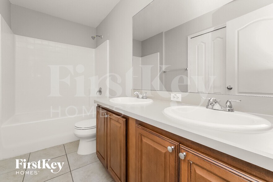 Building Photo - 12050 Colony Lakes Blvd