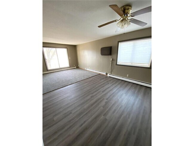 Building Photo - 901 Pearl Ave