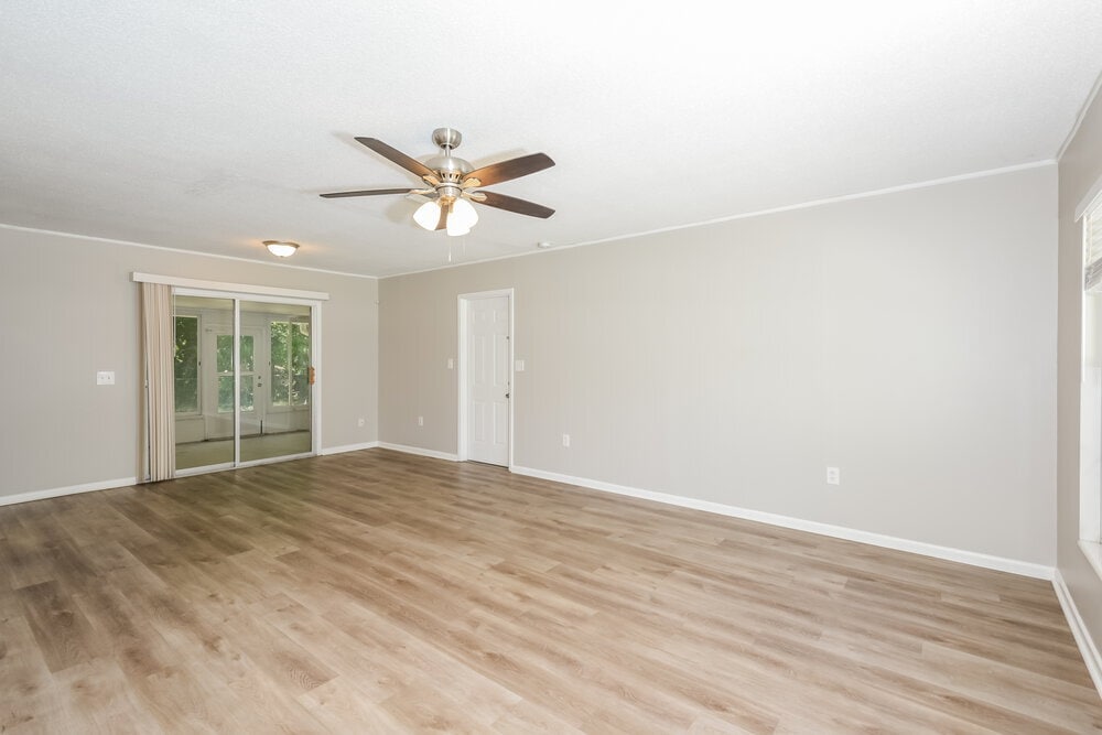 Building Photo - 923 N Grove St