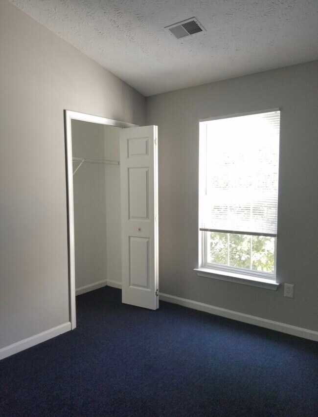 Building Photo - 2 bedroom condo