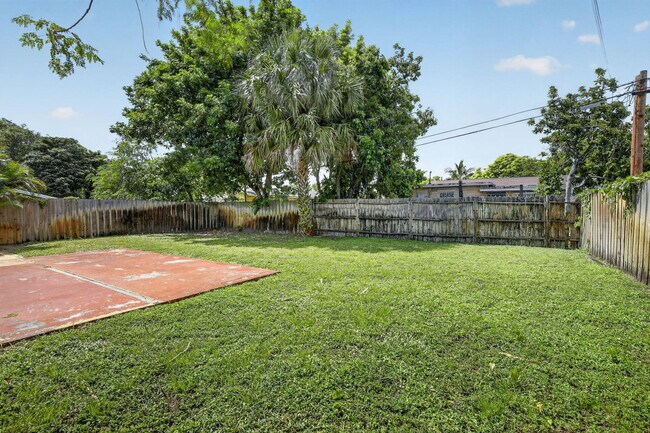 Building Photo - 6281 NW 14th Ct