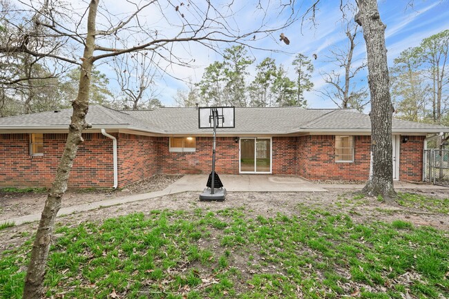 Building Photo - 105 Navajo Dr
