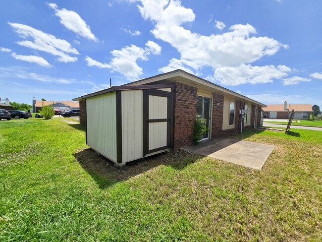 Building Photo - Cute 2 bedroom Duplex near OBU