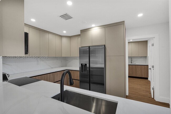 Building Photo - 8201 SW 42nd St