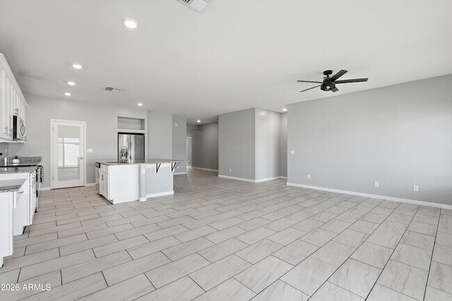 Building Photo - 1692 W Aztec Dr