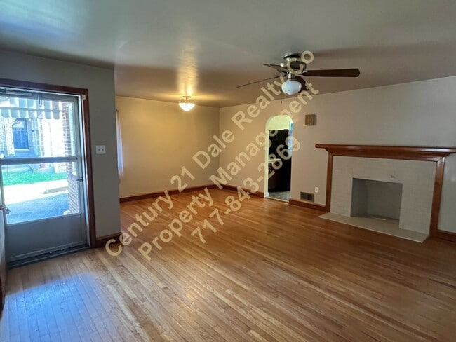 Building Photo - Lovely 3 Bedroom 1 bath all One Level Home...