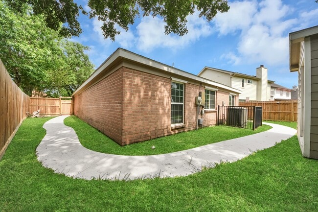 Building Photo - 5039 E Pagewick Dr
