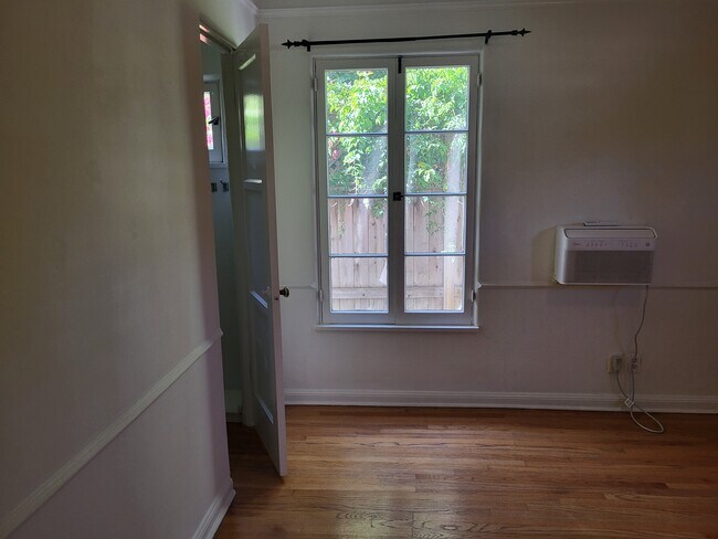 Building Photo - 346 N Alfred St