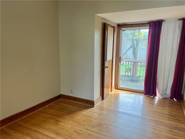 Building Photo - 237 Richard St