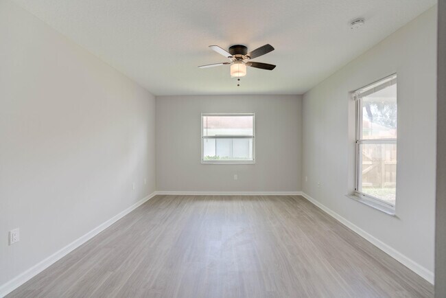 Building Photo - 9240 Roan Ln